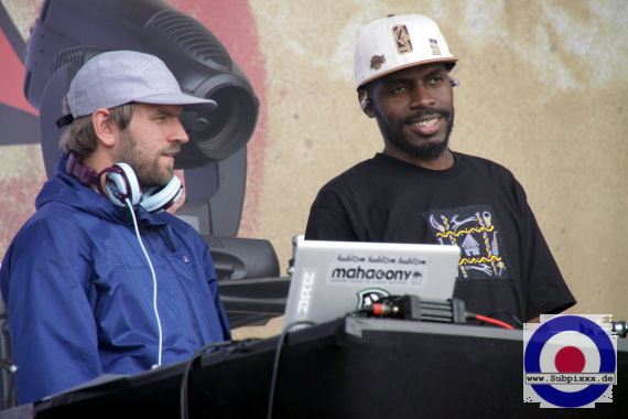 Samy Deluxe + The Tzunami Band (D) 26. Summer Jam, Fuehlinger See, Koeln - Red Stage 02. Juli 2011 (2).JPG